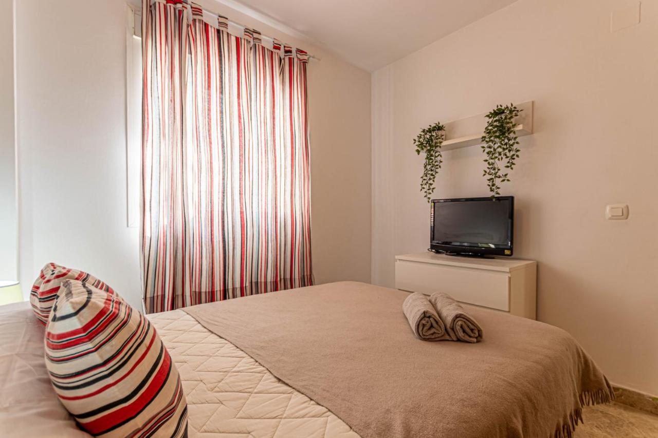 797 Holiday Rentals- Duplex Para 7 En La Carihuela A 1 Min De La Playa Торремолинос Экстерьер фото