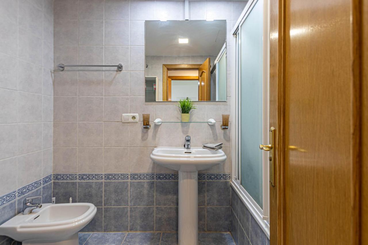 797 Holiday Rentals- Duplex Para 7 En La Carihuela A 1 Min De La Playa Торремолинос Экстерьер фото