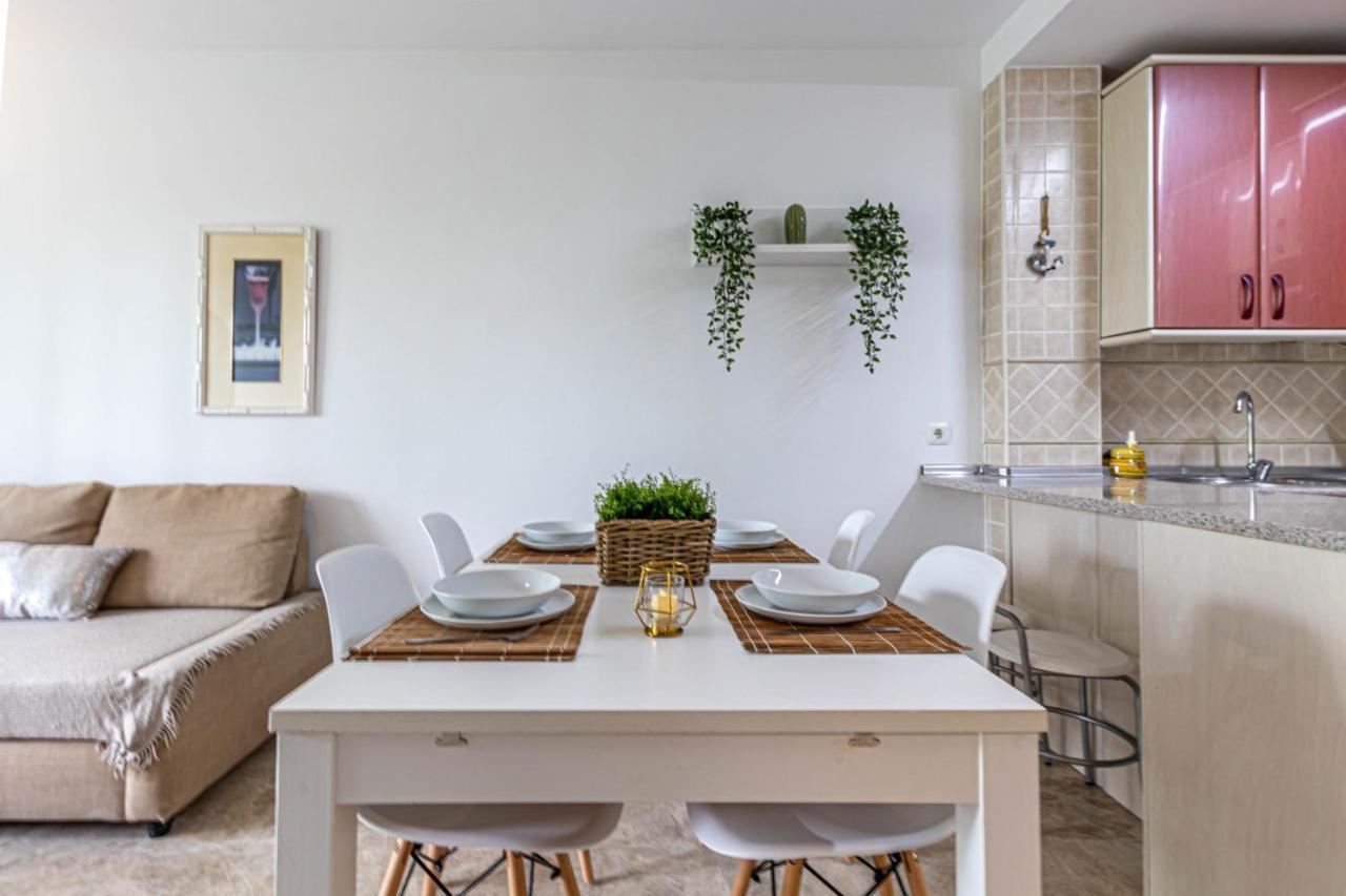 797 Holiday Rentals- Duplex Para 7 En La Carihuela A 1 Min De La Playa Торремолинос Экстерьер фото
