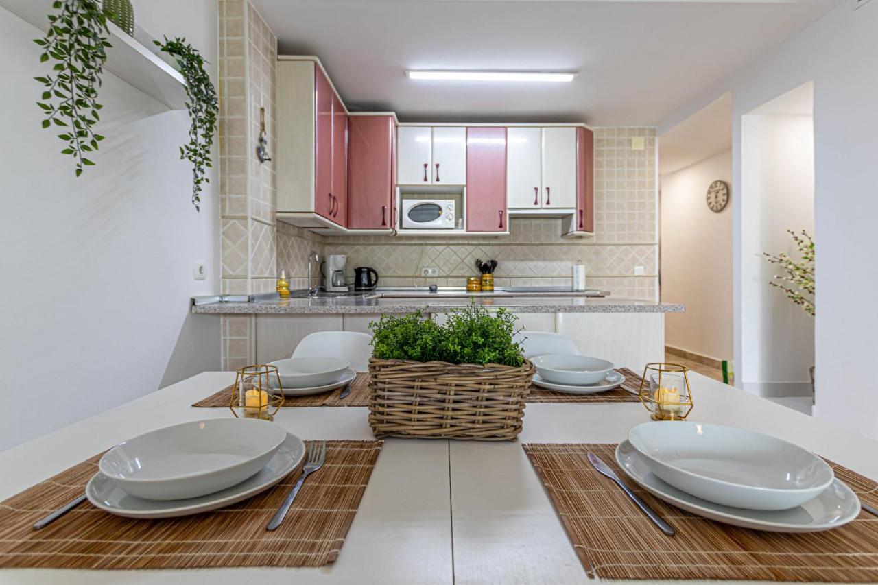 797 Holiday Rentals- Duplex Para 7 En La Carihuela A 1 Min De La Playa Торремолинос Экстерьер фото